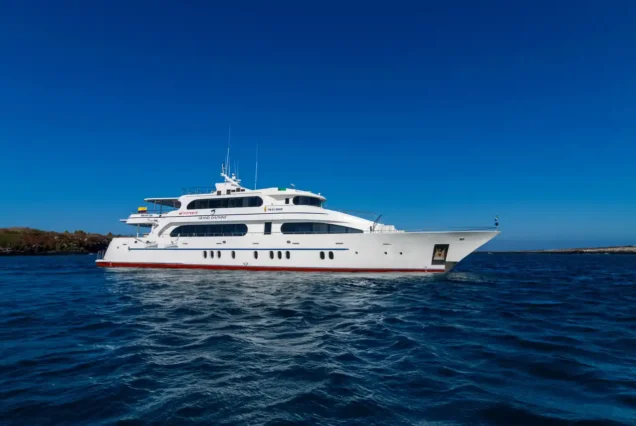 YACHT-EXTERIOR-1